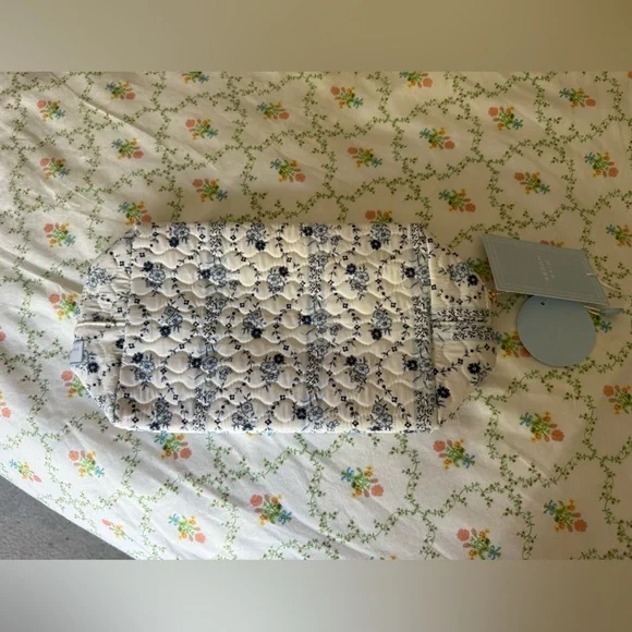NWT Hill House The Quilted Cosmetic Bag - Blue Vine Stripe Pouch Floral White - Picture 5 of 5